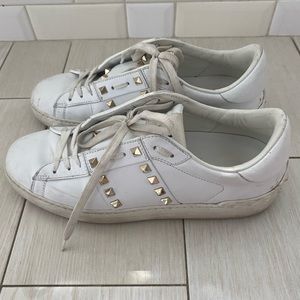 Valentino Rockstud Sneakers!